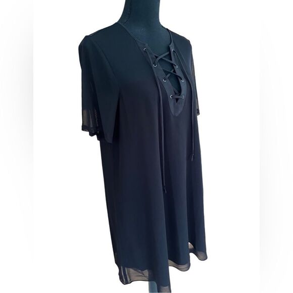 BCBGeneration black lace up front dress with mesh shoulders, relaxed fit size M - Picture 4 of 5